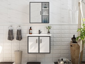 Kuti banjo e thjeshtë e bardhë në mur për lavaman nën mal