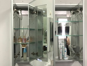 Direktang pabrika Magandang Presyo Makintab na Silver Triple Intelligent Mirrored Bathroom Cabinets