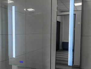 Многофункционални модерни лъскави сребърни шкафове с двойно огледало за лекарства