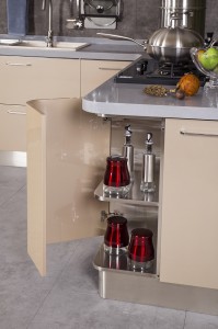 Armadi di cucina muderni in forma di L in acciaio inox laccatu beige