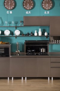 Makabati Amakono a Grey Lacquer Stainless Steel Kitchen