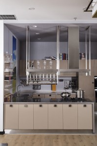 Armadi di cucina muderni in acciaio inox laccatu beige